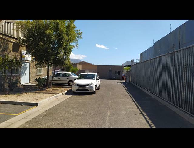 300M² WAREHOUSE TO LET IN EPPING INDUSTRIAL